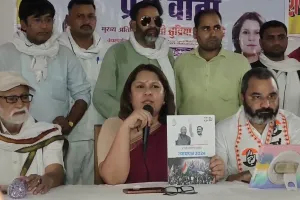 लोकसभा चुनाव संविधान बचाने और खत्म करने वालों के बीच: सुप्रिया श्रीनेत