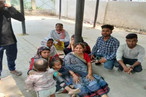 सुलतानपुर: मृतक सफाई कर्मी के परिजन पहुंचे कलेक्ट्रेट जानें क्या है मामला