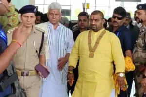 अयोध्या पहुंचे जम्मू कश्मीर के उपराज्यपाल मनोज सिन्हा - बोले, रामलला सरकार व बजरंगबली का लेने आया हूं आशीर्वाद