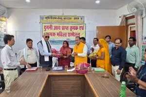 बहराइच: कृषि विज्ञान केंद्र का कुलपति ने किया निरीक्षण, बोले-कृषि योजनाओं का लाभ उठाएं किसान