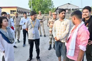 Banda News: डीएम ने परखी स्ट्रांग रूम की सुरक्षा व्यवस्था...मतगणना की तैयारियों का भी किया निरीक्षण