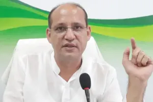 हल्द्वानी:  प्रदेश के जंगल आग से धधक रहें और साहब एसी में बैठ सिर्फ दूरगामी योजना गिना रहे हैं -  ब्लयूटिया