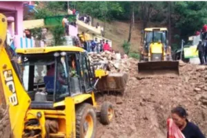 अल्मोड़ा: 40 घंटे बाद हल्के वाहनों के लिए खुला सोमेश्वर-कौसानी मार्ग 