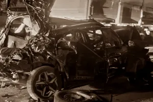 अमेठी में भीषण हादसा: कंटेनर की टक्कर से कार में सवार तीन बच्चों की मौत, कई घायल, आधा दर्जन अन्‍य गाड़ियां क्षतिग्रस्त 