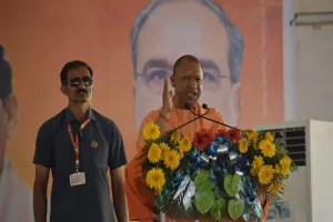 संभल में बोले सीएम योगी- जातिगत जनगणना के नाम पर पिछड़ों व दलितों का आरक्षण मुसलमानों को देना चाहती है कांग्रेस-सपा 