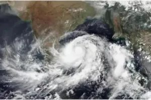 बंगाल की खाड़ी में बन रहा तूफान, भीषण चक्रवात को लेकर मौसम विभाग अलर्ट...26 मई का दिन होगा भारी!