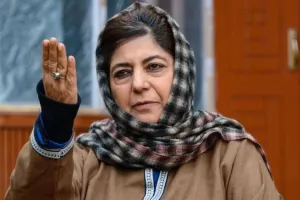 पुलवामा धारा-144: महबूबा ने प्रशासन पर चुनाव 'फिक्सिंग' करने का लगाया आरोप 