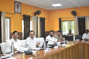 मुरादाबाद : कम वसूली पर तहसीलदार कांठ से स्पष्टीकरण लेने का अध्यक्ष ने दिया निर्देश, डीएम ने कहा- लापरवाही नहीं होनी चाहिए