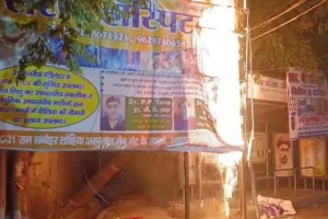 Farrukhabad Fire: ट्रांसफार्मर में शार्ट सर्किट से लगी आग...ऊंची-ऊंची उठने लगी लपटें, दमकल कर्मियों ने पाया काबू