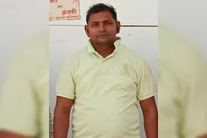 Kanpur Accident: तेज रफ्तार कार की टक्कर से बाइक सवार पिता की मौत व बेटा गंभीर...काकादेव थाने के सामने हुआ हादसा