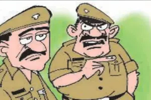 लखनऊ: दबंगों के चंगुल से पुलिस खाली नहीं करा पाई वृद्धा की जमीन