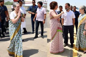 कांग्रेस उम्मीदवार राहुल गांधी पहुंचे रायबरेली गेस्ट हाउस, थोड़ी देर में करेंगे नामांकन