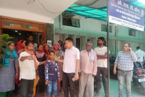 रामनगर: आपरेशन के दौरान बच्चे की आंख की रोशनी गई...जमकर हुआ बवाल