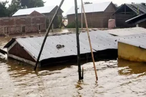 अफगानिस्तान में भारी बारिश और बाढ़ ने मचाई तबाही, 70 लोगों की मौत 