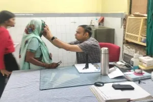 प्रतापगढ़ : टेंडर के इंतजार में फेको मशीन से आंख का आपरेशन