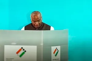 वोट डालने के बाद बोले खरगे, कर्नाटक में कांग्रेस प्रचंड बहुमत हासिल करेगी