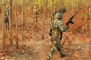 मुठभेड़ में तीन नक्सली ढेर : : मिलिशिया कमांडर माड़वी देवा भी मारा गया, थ्री नॉट थ्री रायफल समेत अन्य सामग्री बरामद