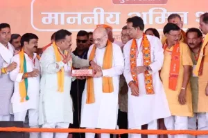 UP: जनसभा में उमड़ रही भीड़ आपकी मेहनत कि दे रही गवाही, जनसभा के दौरान गृहमंत्री अमित शाह ने क्षेत्रीय अध्यक्ष प्रकाश पाल से कही  