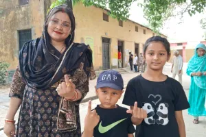 लोकसभा चुनाव: इलाहाबाद  में 51.75 व फूलपुर में 48.92 प्रतिशत हुई वोटिंग, 29 प्रत्याशियों का भाग्य ईवीएम में कैद