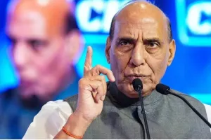 'भारत में कोई बड़ा हमला हुआ तो घुस कर मारेंगे', राजनाथ ने पाकिस्तान को दी कड़ी चेतावनी 