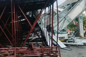 मुंबई में होर्डिंग गिरने से मरने वालों की संख्या बढ़कर 14 हुई, 74 लोग घायल 