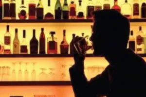 'पत्नियां अपने सामने पति को 'शराब' पीने के लिए कहें...', मंत्री जी की सलाह बनी चर्चा का विषय 