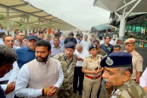 नागर विमानन मंत्री ने दिल्ली के हवाई अड्डे पर छत का हिस्सा गिरने की घटना के जांच के आदेश दिये