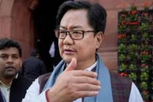 लोकसभा में कार्यवाही बाधित करने के लिए रीजीजू ने कांग्रेस को आड़े हाथ लिया