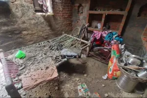 कासगंज: जर्जर मकान में जीवन यापन करने को विवश है दिव्यांग महिला, नहीं मिला सरकारी योजना का लाभ