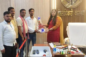 कासगंज: डीएम से मुलाकात कर खोला भ्रष्टाचार का राज, ईओ और जेई पर अभद्रता कराने का आरोप