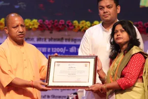 लखनऊ की इन सरकारी शिक्षिकाओं ने अपने प्रयास से विद्यालय को बना दिया निपुण, मुख्यमंत्री ने मंच पर किया सम्मानित 