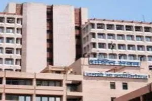 लखनऊ: पति से बाथरूम साफ कराया तो पत्नी ने किया एक्सईएन कार्यालय पर हंगामा