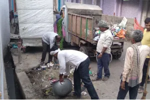 कासगंज: तीसरे दिन खत्म हुई नगर पंचायत के सफाई कर्मियों की हड़ताल, चेयरमैन और ईओ ने दिया आश्वासन