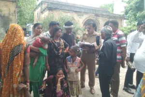 लखीमपुर खीरी: कचहरी परिसर में पेड़ काटते समय करंट लगने से मजदूर की मौत