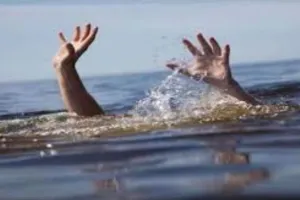 कासगंज: गंगा स्नान करते समय युवक की पानी में डूबकर मौत, डेढ़ घंटे के बाद गंगा से ढूंढा जा सका शव 