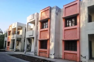 बरेली: तीन सौ बेड अस्पताल...आवासों में तीन दिन से पानी की सप्लाई बंद