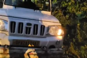 कासगंज: राशन के चावल से भरी पिकअप को स्थानीय लोगों ने पकड़ा