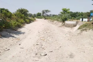 बाराबंकी: पानी न मिलने से सूख रहे नहरों के कंठ, बेहाल हो रहे किसान