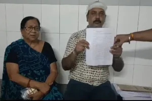 आरोप: बाउंड्रीवॉल और दरवाजा तोड़कर गिराया, विरोध करने पर पीटा-देखें वीडियो 