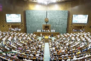 अभिभाषण की प्रति लोकसभा के पटल पर रखी गई, कार्यवाही दिन भर के लिए स्थगित