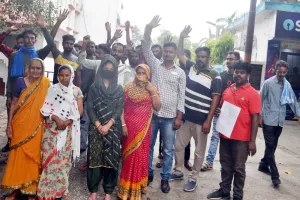 रुद्रपुर: दुष्कर्म के आरोपी की गिरफ्तारी को लेकर किया प्रदर्शन