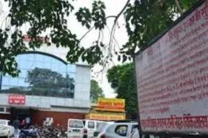 हीट स्ट्रोक से घाटों पर बढ़ रही चिताओं की संख्या, पोस्टमार्टम हॉउस में शवों की लग रही कतार 