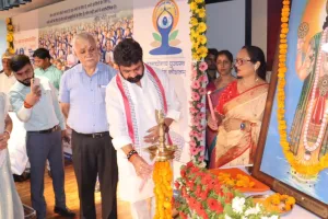 लखनऊ: मुख्य सचिव और आयुष मंत्री ने अंतराष्ट्रीय योग दिवस सप्ताह का किया शुभारम्भ