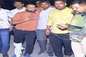 बाराबंकी पुलिस से एनकाउंटर में इनामी बदमाश घायल, साथी फरार-तलाश में जुटी पुलिस 