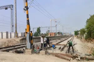 गोंडा: तीसरी लाइन प्री नॉन इंटरलांकिग के चलते निरस्त की गयी कई ट्रेनें, यात्रियों की मुश्किलें बढ़ीं