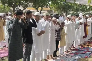 प्रयागराज: कड़ी सुरक्षा के बीच पढ़ी गई बकरीद की नमाज, ईदगाह और मस्जिदों के बाहर तैनात रही फोर्स