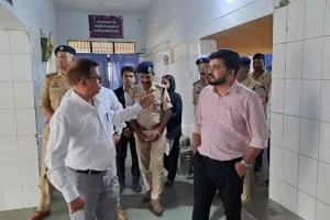 जनपद न्यायाधीश, जिलाधिकारी और अपर पुलिस अधीक्षक ने जिला कारागार बहराइच का आकस्मिक निरीक्षण कर लिया जायजा