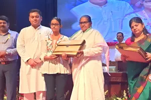 मुख्यमंत्री के मंच से यूपी बोर्ड के मेधावी सम्मानित, अमृत विचार से बातचीत में कहा सोचा नहीं था इतना बड़ा सम्मान उन्हें मिलेगा 