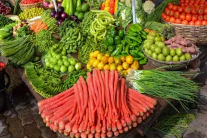 लखनऊ: भोजन की थाली हुई महंगी, दाल के बाद अब हरी सब्जियां ने खाया भाव, जानें कीमतें 