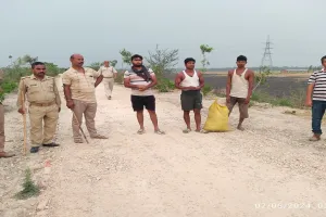 अयोध्या: शिकंजे में आए समदा झील के तीन शिकारी पुलिस के हवाले 